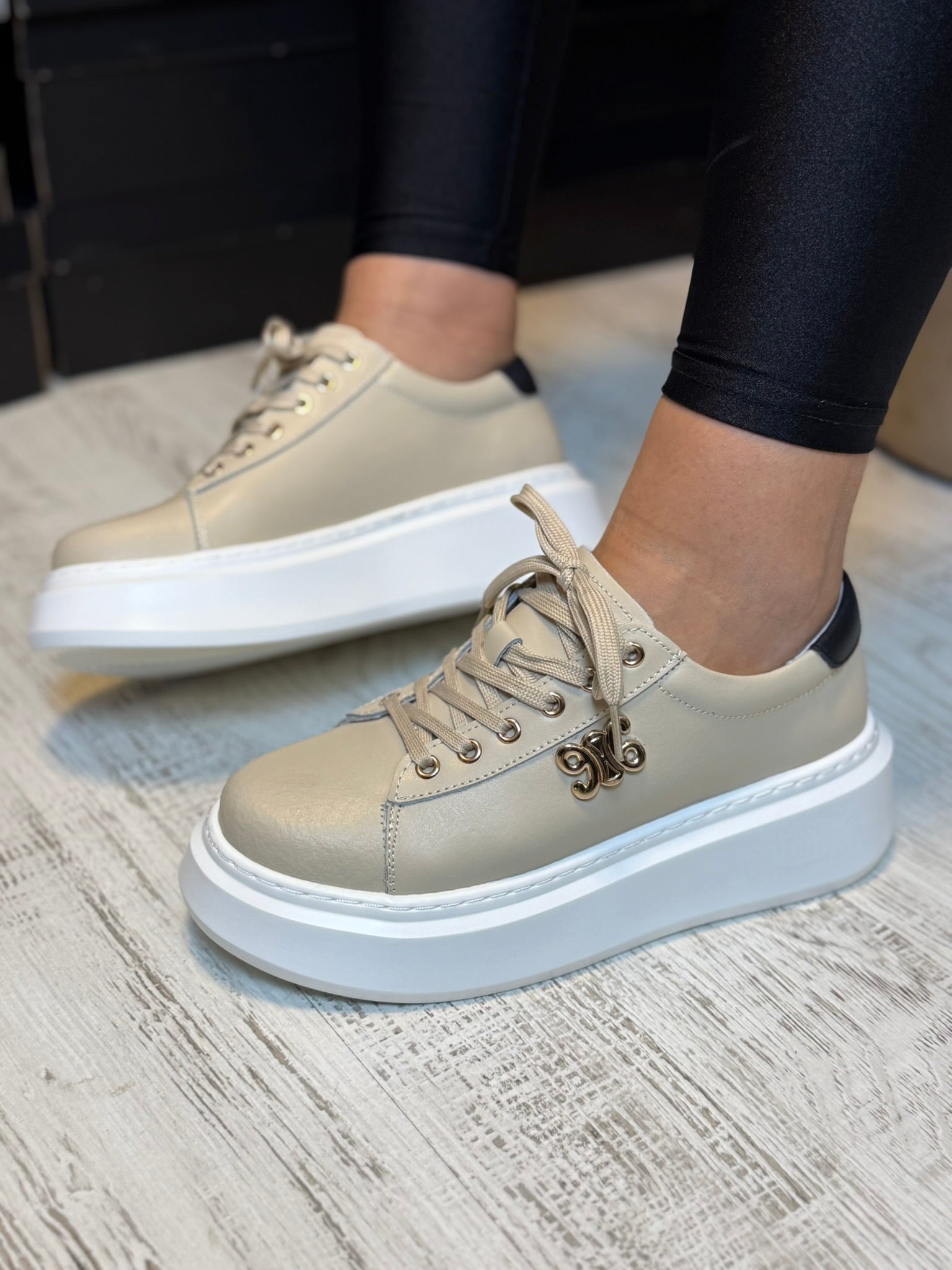 Pantofi din piele naturală pentru femei, marca Angel Blue – eleganți, confortabili și rezistenți COD 838
