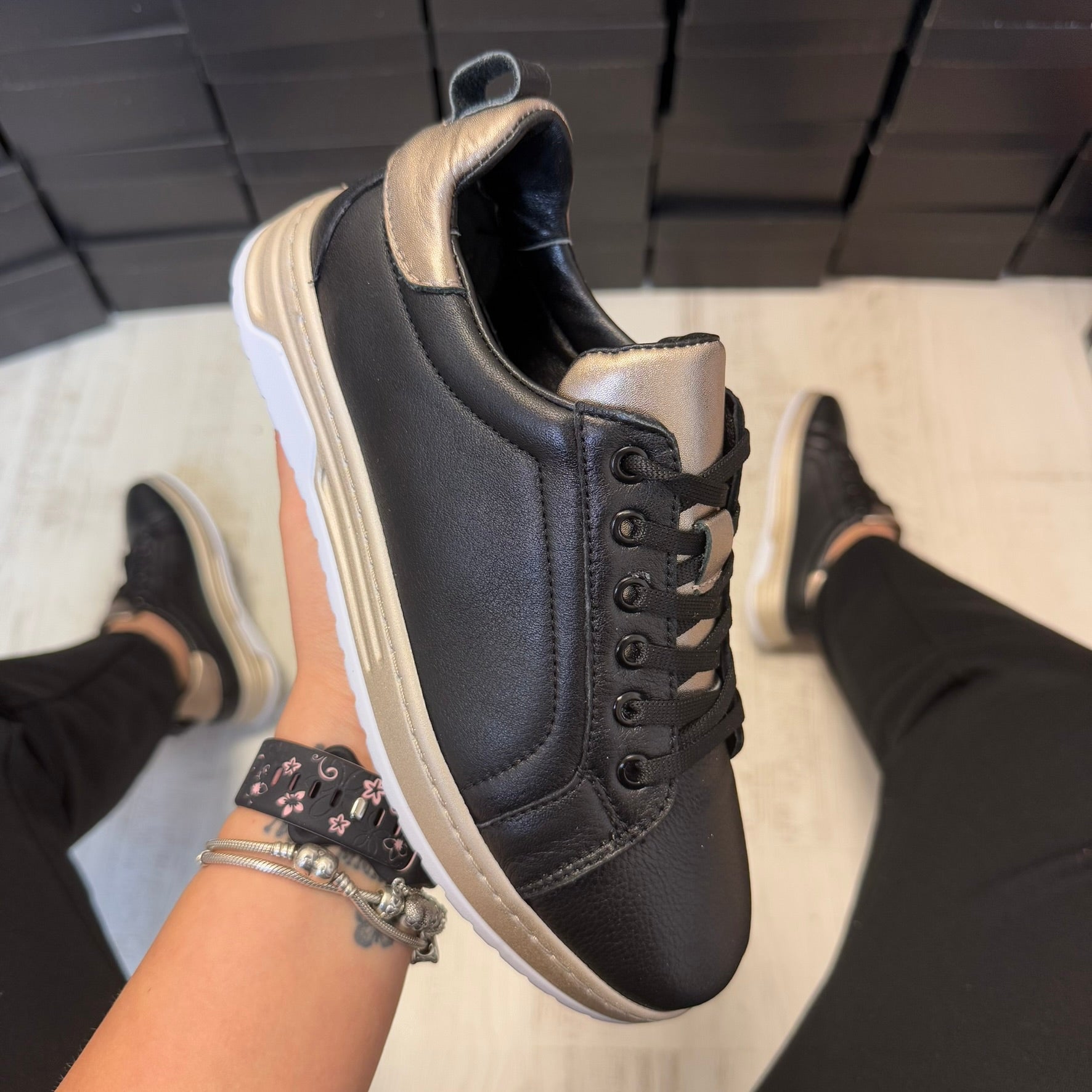 Pantofi damă casual cu șiret din piele naturală Negru-Aur Cod 728