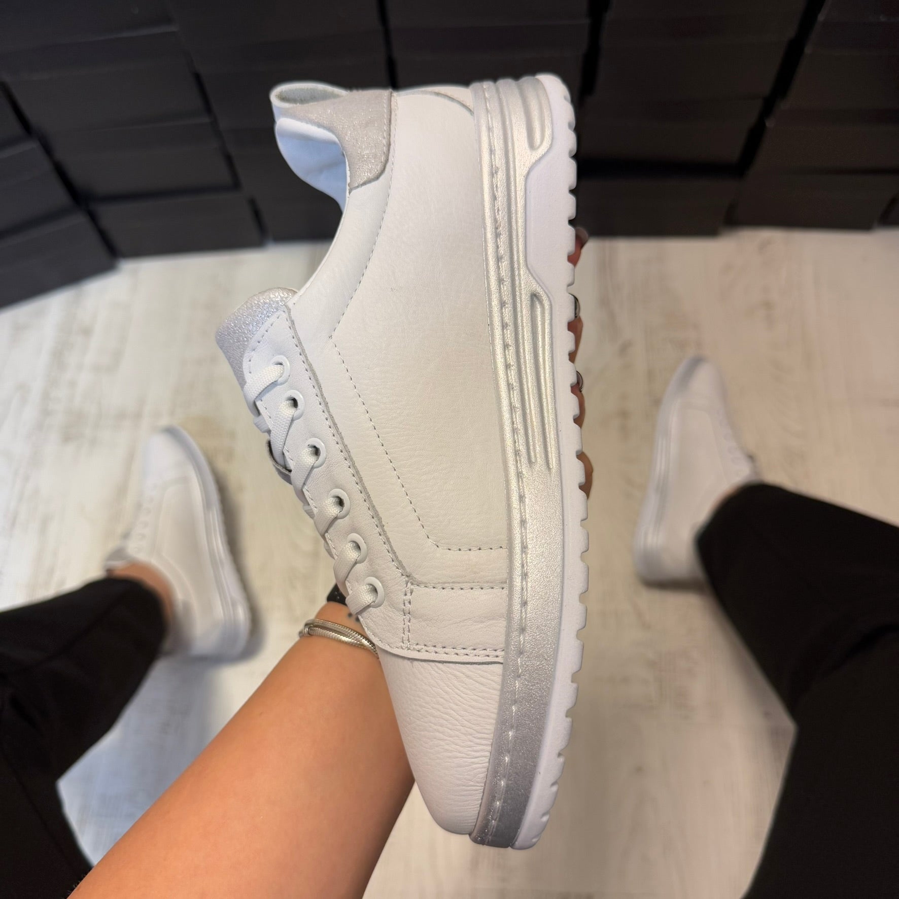 Pantofi damă casual cu șiret din piele naturală WHITE-SILVER Cod 730