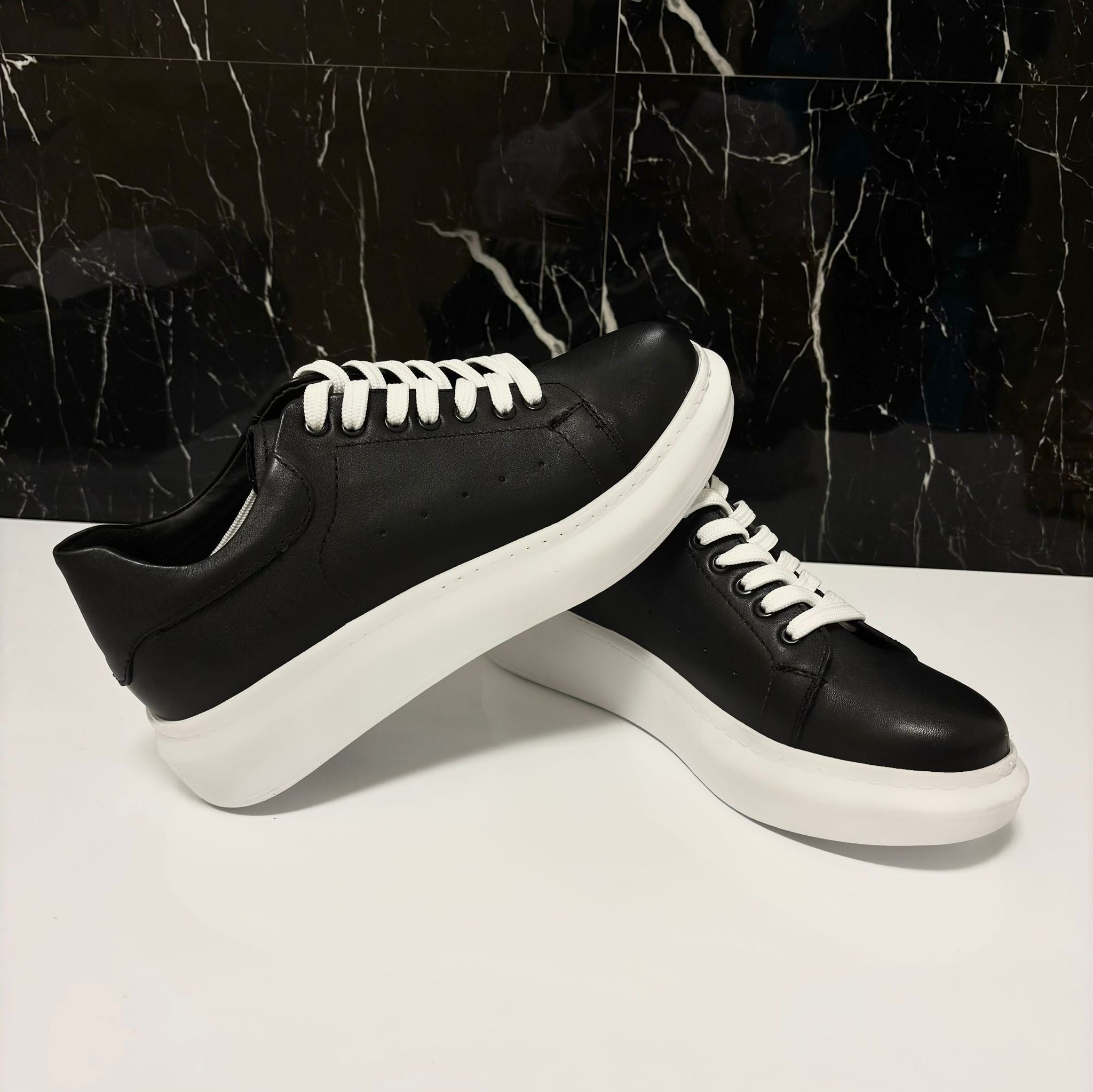 Adidasi dama,Negru Alb usori si confortabili ,cusuti ,piele naturala cod 573